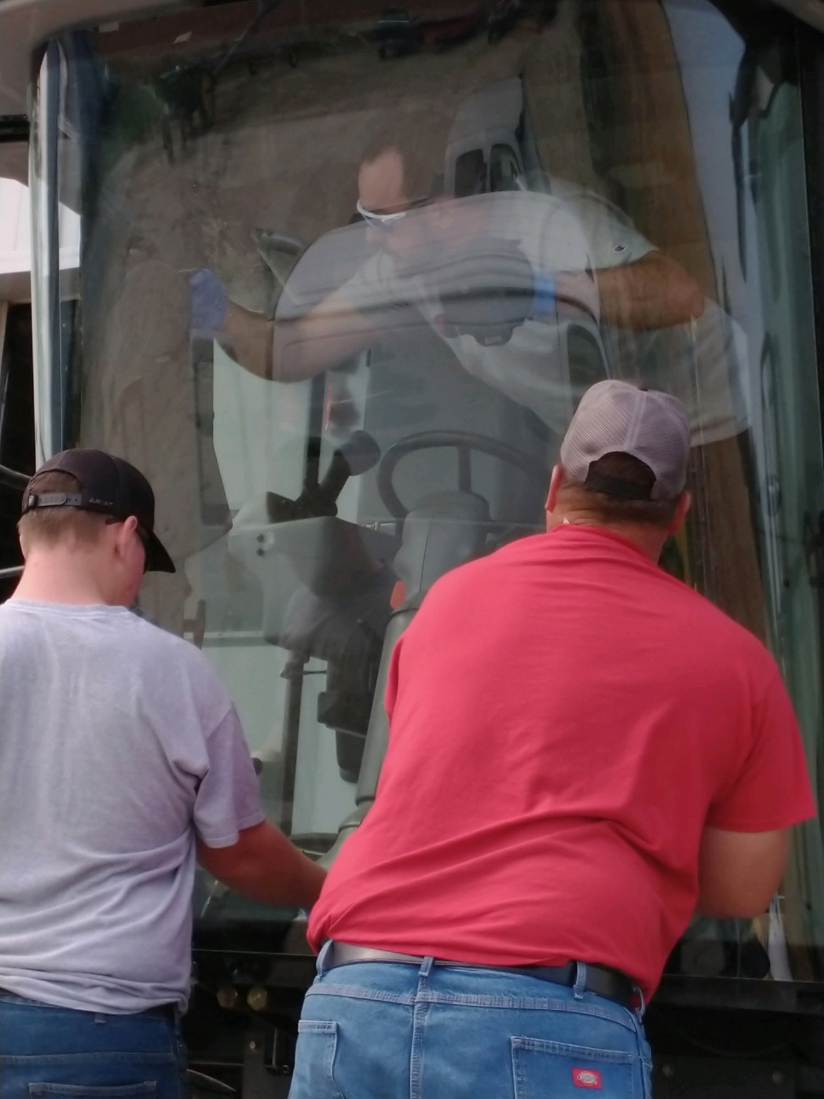 BG Mirror and Glass Services truck installment